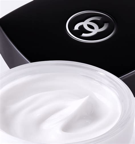 chanel le gommage|Chanel revitalizing mask.